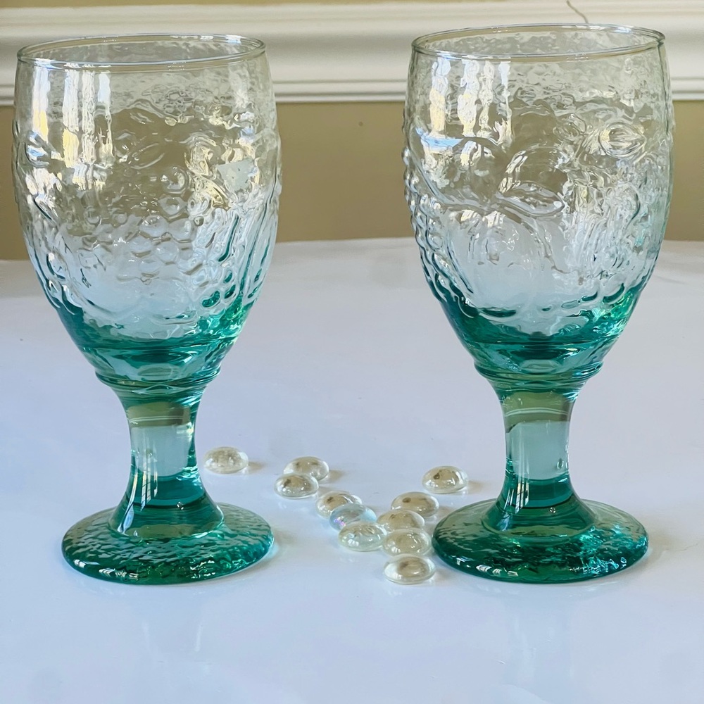Libbey’s Green Orchard Water Goblets, Glasses, Large Wine Glass - Picture 6 of 7